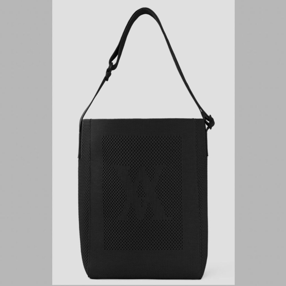 Vivaia Harper Messenger Bag-Black - Versatile, Perfect for Travel